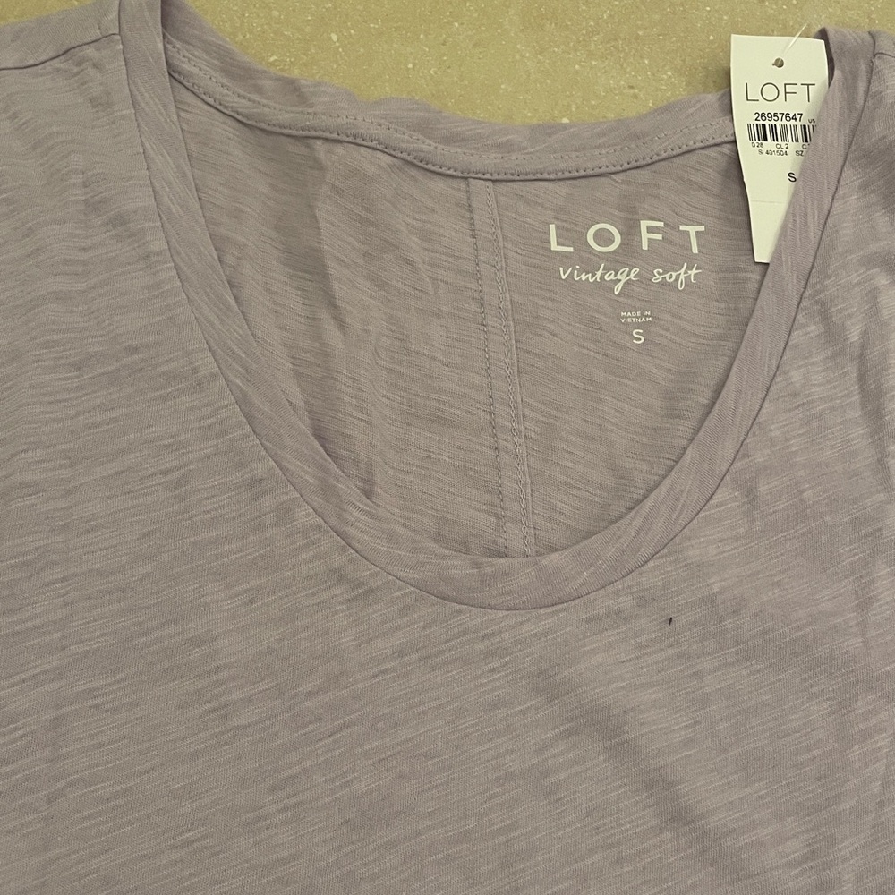 LOFT Women's Light T-shirt Purple Short Sleeve Rounded Hem Scoop Neck size S New - Picture 3 of 5